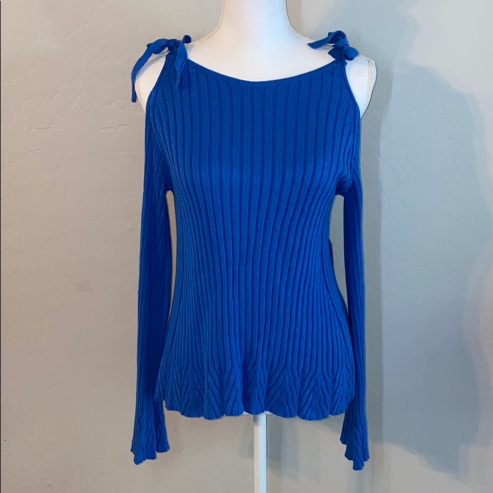 NWOT Cold Shoulder sweater